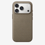 Merkloos geweven hoesje voor iPhone 18 Pro in Taupe, achteraanzicht, zonder logo, achtergrond #F5F5F5